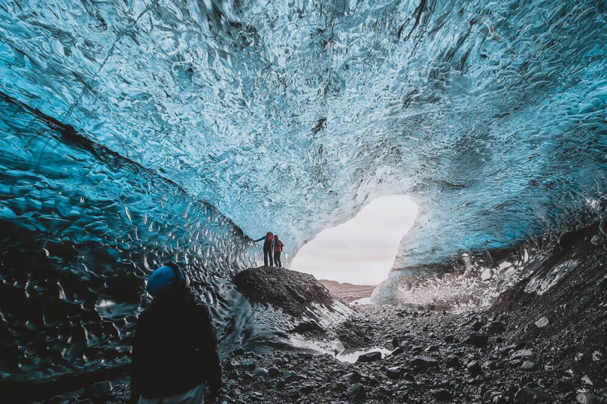 Ice-Cave-tour-heo